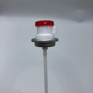 Kompaktní přenosný aerosolový dávkovač s deodorantovým sprejem pro osvěžení na cestách