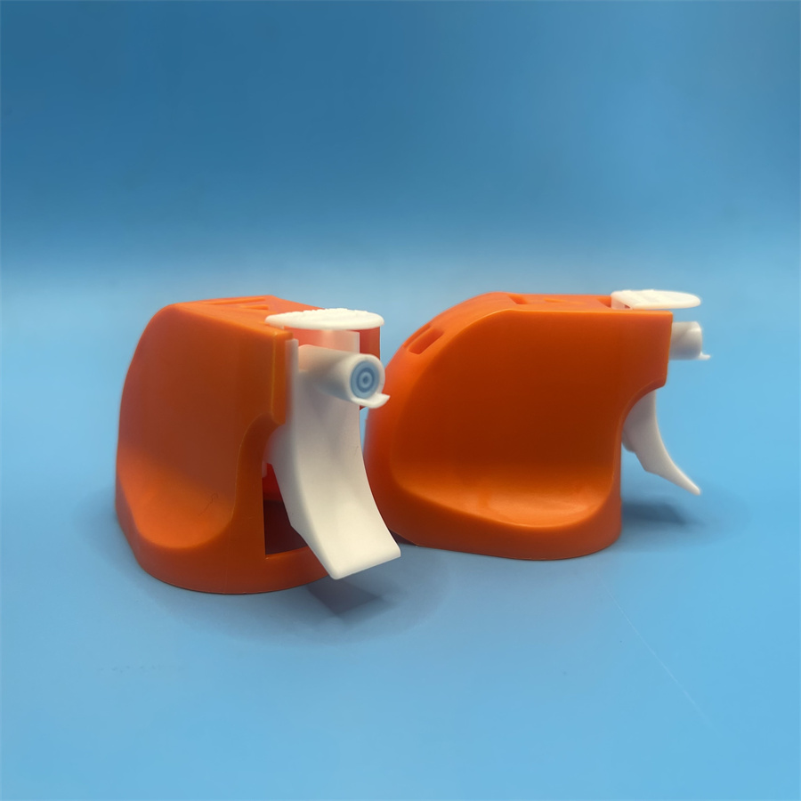trigger spray valve (136)