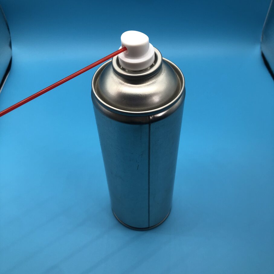 Ергономски окидач вентил за удобну и контролисану примену средства за чишћење карбуратора