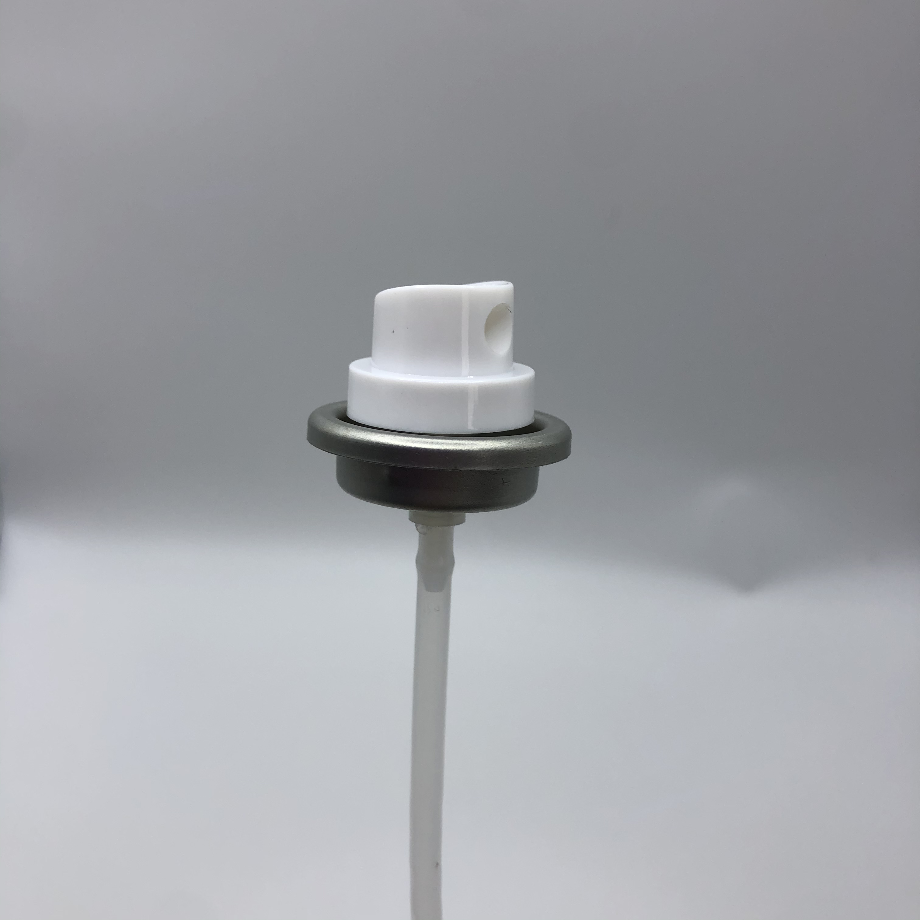 Kompaktní insekticidní aerosolový sprejový ventil na bázi oleje Přenosný a snadno použitelný, ideální na cesty