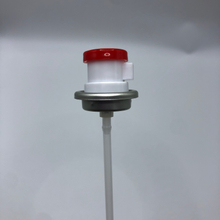 Компактний портативний аерозольний дозатор з розпилювальним клапаном дезодоранту для освіження в дорозі